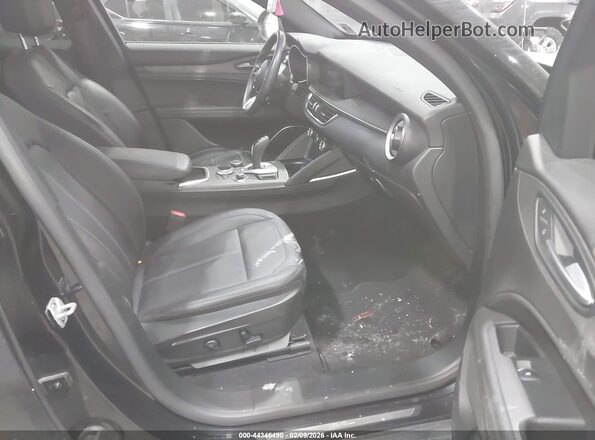 ZASPAKBNXP7D55024 2023 ALFA ROMEO STELVIO Черный Вид салона спереди