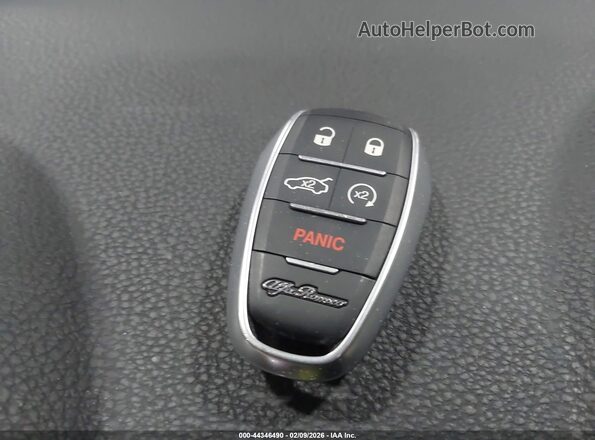 ZASPAKBNXP7D55024 2023 ALFA ROMEO STELVIO Черный Вид панели приборов