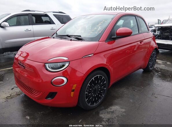 ZFAFFAA46RX209061 2024 FIAT 500E Red Առջևի ձախ երեք քառորդ տեսարան
