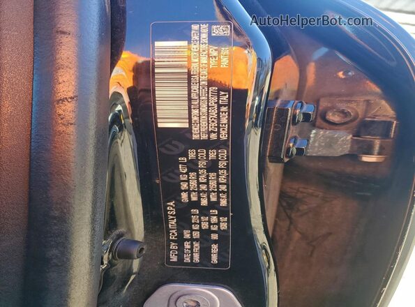 ZFBCFXAB3JP687779 2018 FIAT 500X Black Engine compartment view