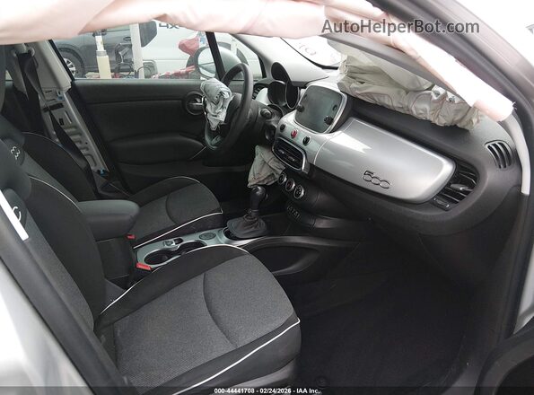 ZFBCFXAB6JP714022 2018 FIAT 500X Silver Widok wnętrza z przodu