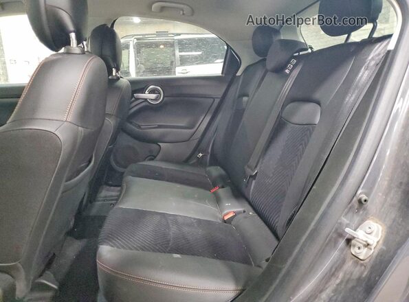 ZFBCFXCB2JP685731 2018 FIAT 500X Gray Rear interior view