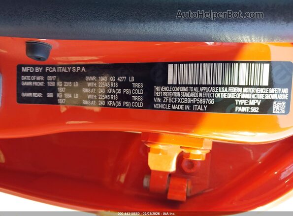 ZFBCFXCB9HP589766 2017 FIAT 500X Orange Vista del compartimento del motor