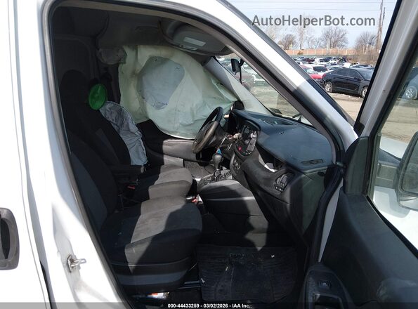 ZFBERFAB4H6D63513 2017 RAM PROMASTER CITY White Front interior view