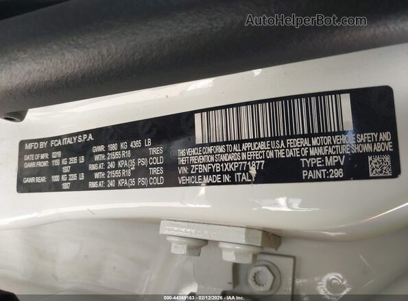 ZFBNFYB1XKP771877 2019 FIAT 500X White Vista del compartimento del motor