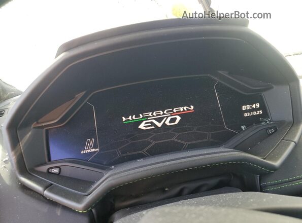 ZHWCF5ZFXNLA19669 2022 LAMBORGHINI HURACAN Green ხელსაწყოთა პანელის ხედი