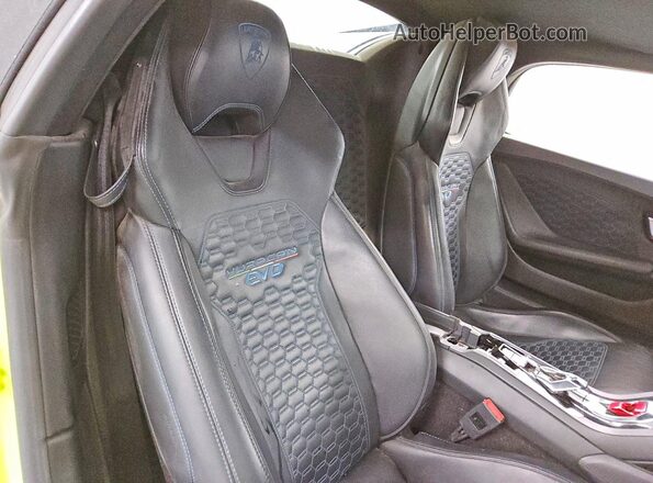 ZHWUT5ZF2NLA19727 2022 LAMBORGHINI HURACAN Green Rear seats view