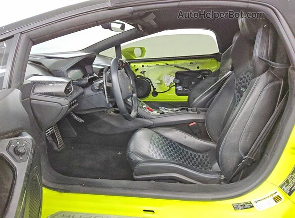 ZHWUT5ZF2NLA19727 2022 LAMBORGHINI HURACAN Green Front interior view