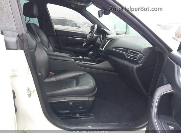 ZN661XUAXHX213980 2017 MASERATI LEVANTE White Սալոնի դիմացի տեսք