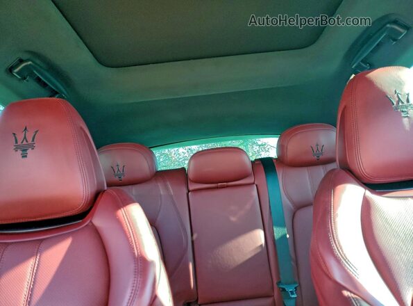ZN661XUS2MX372947 2021 MASERATI LEVANTE White Rear seats view