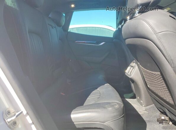 ZN661YUAXMX378525 2021 MASERATI LEVANTE White Rear seats view