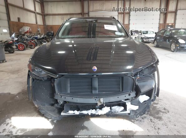 ZN661YUS5HX217546 2017 MASERATI LEVANTE Black Widok wnętrza z tyłu