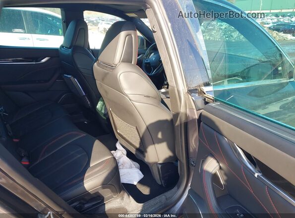 ZN661XUM7RX445187 2024 MASERATI LEVANTE Серый 