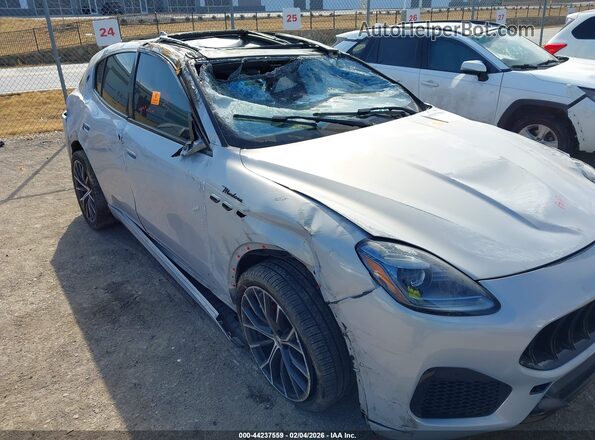 ZN682AVM4P7433772 2023 MASERATI GRECALE Light Blue Widok wnętrza z przodu