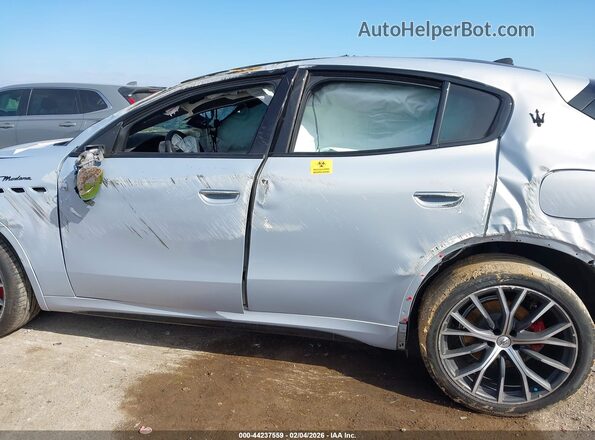 ZN682AVM4P7433772 2023 MASERATI GRECALE Light Blue Widok deski rozdzielczej