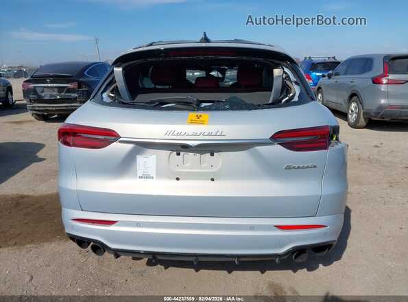 ZN682AVM4P7433772 2023 MASERATI GRECALE Light Blue Widok wnętrza z tyłu