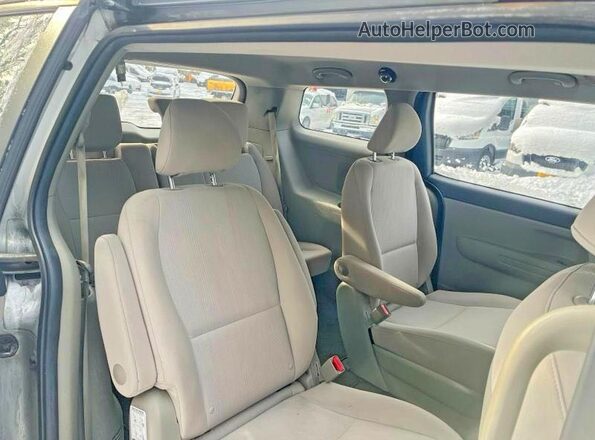 kndma5c10k6539136 2019 KIA SEDONA Gray Widok z tyłu