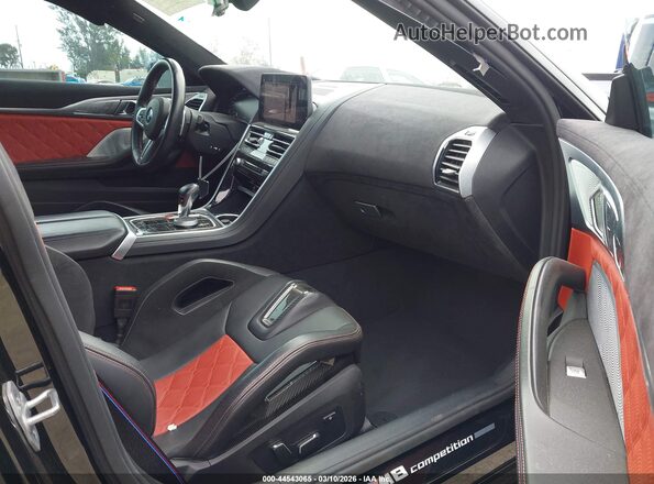 WBSGV0C05SCT69698 2025 BMW M8 Black Widok wnętrza z przodu
