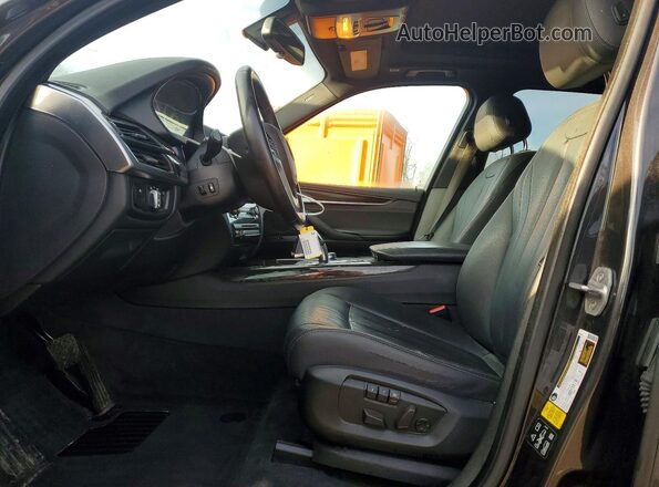 5UXKS4C36H0U05015 2017 BMW X5 Charcoal Vista del salpicadero