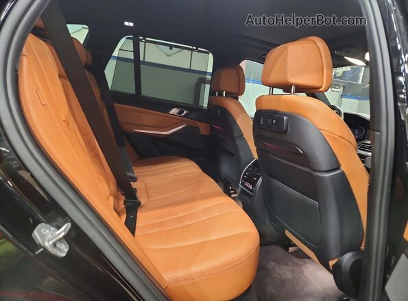 5UXJU2C5XKLN66002 2019 BMW X5 Black Widok komory silnika