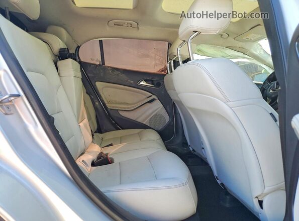 WDCTG4EB3LU021815 2020 MERCEDES-BENZ GLA-CLASS Серебряный Вид задней части салона