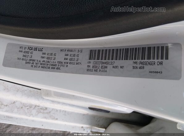 1C3CCCFBXHN501317 2017 CHRYSLER 200 White Vista del compartimento del motor