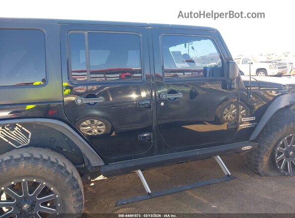 1C4BJWDG1HL561415 2017 JEEP WRANGLER UNLIMITED Black Widok wnętrza z tyłu