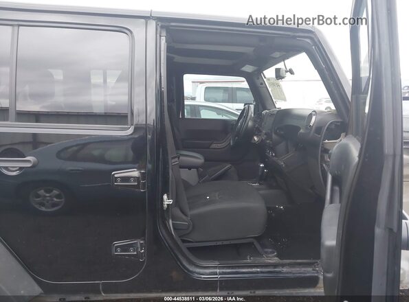 1C4BJWDG2HL558958 2017 JEEP WRANGLER UNLIMITED Black Front interior view
