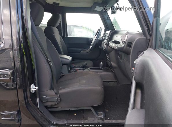 1C4BJWDG8GL295311 2016 JEEP WRANGLER UNLIMITED Black Front interior view