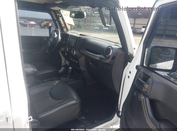 1C4BJWDG9GL167806 2016 JEEP WRANGLER UNLIMITED White წინა სალონის ხედი