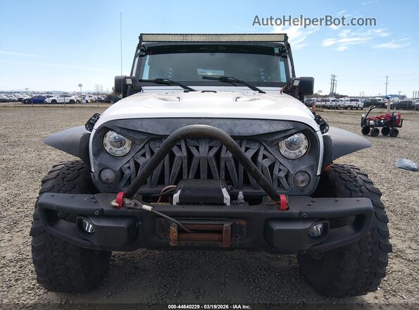 1C4BJWFG9HL654115 2017 JEEP WRANGLER UNLIMITED White Rear interior view
