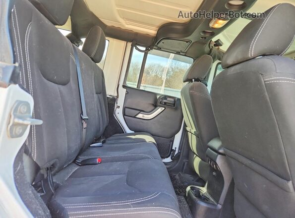 1C4HJWEG0GL153219 2016 JEEP WRANGLER White Rear seats view