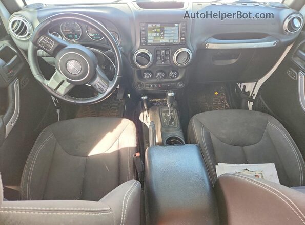 1C4HJWEG0GL153219 2016 JEEP WRANGLER White Dashboard view