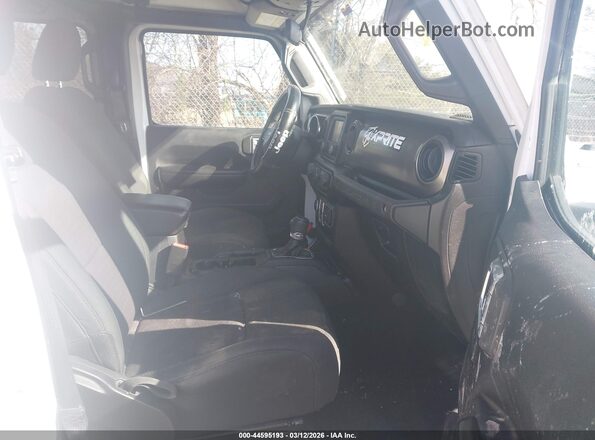 1C4HJXDN9KW588978 2019 JEEP WRANGLER UNLIMITED Белый Вид салона спереди