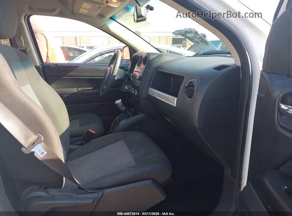 1C4NJCBA4GD525561 2016 JEEP COMPASS White Front interior view
