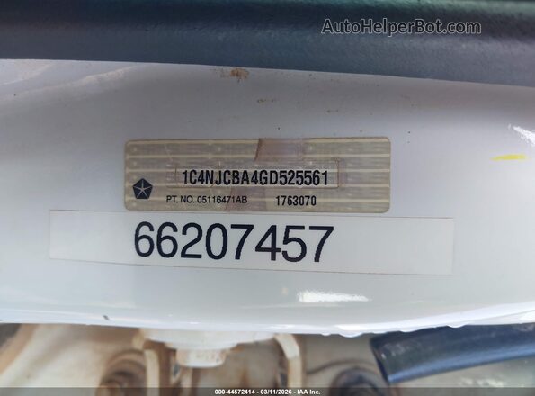 1C4NJCBA4GD525561 2016 JEEP COMPASS White Engine compartment view