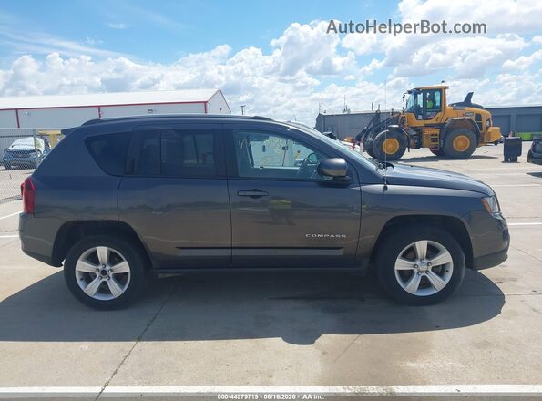 1C4NJDEB0HD121622 2017 JEEP COMPASS Gray უკანა სალონის ხედი