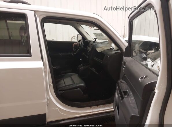 1C4NJPFA7GD760523 2016 JEEP PATRIOT White Вид салону спереду