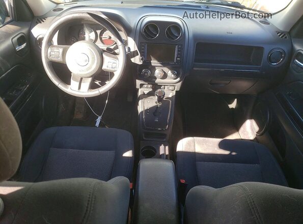 1C4NJRFB9HD135594 2017 JEEP PATRIOT Белый Вид панели приборов