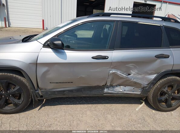 1C4PJLAB3HW549147 2017 JEEP CHEROKEE Gray Widok zestawu wskaźników