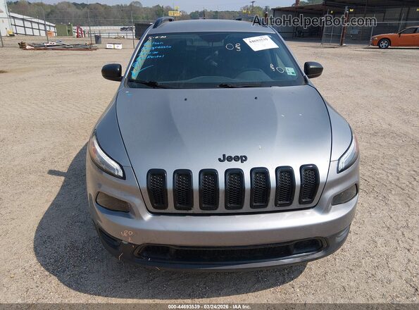 1C4PJLAB3HW549147 2017 JEEP CHEROKEE Gray Widok wnętrza z tyłu