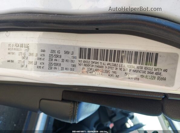1C4PJLAB8HW613506 2017 JEEP CHEROKEE White ძრავის განყოფილების ხედი