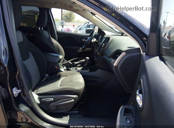 1C4PJLAB8HW654766 2017 JEEP CHEROKEE Black Widok wnętrza z przodu