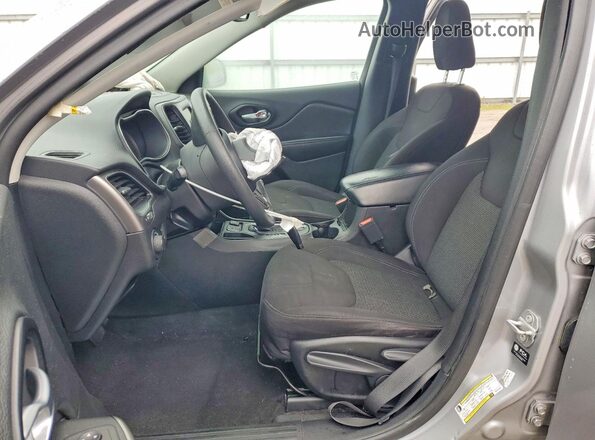 1C4PJLCB0MD164602 2021 JEEP CHEROKEE Silver Вид салону спереду
