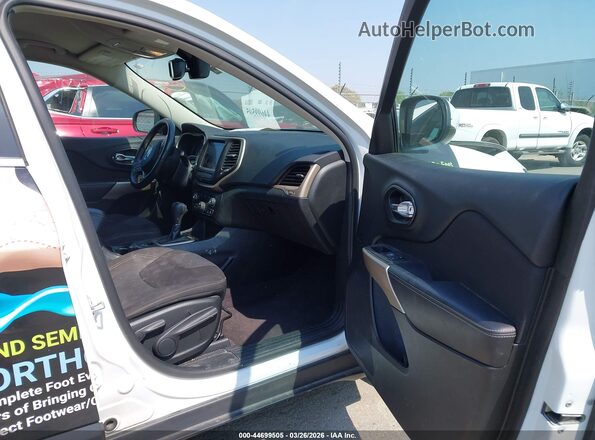1C4PJLCB1HD213604 2017 JEEP CHEROKEE White Սալոնի դիմացի տեսք