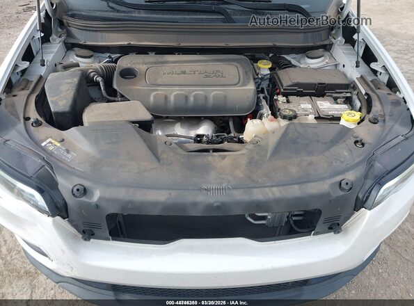 1C4PJLCB2KD242326 2019 JEEP CHEROKEE White უკანა ხედი