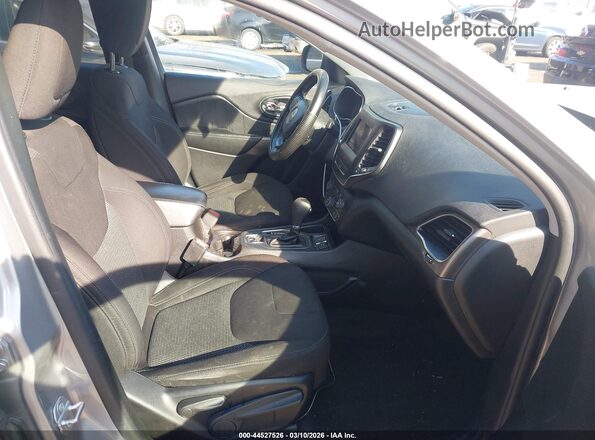 1C4PJLCB3KD470853 2019 JEEP CHEROKEE Silver წინა სალონის ხედი