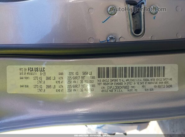 1C4PJLCB3KD470853 2019 JEEP CHEROKEE Silver ძრავის განყოფილების ხედი