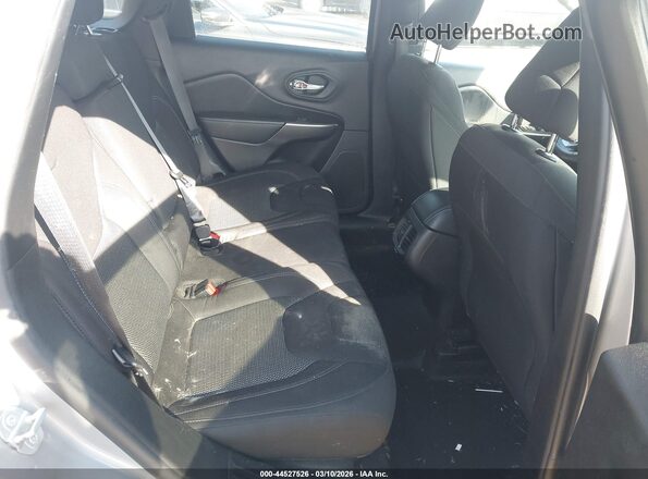 1C4PJLCB3KD470853 2019 JEEP CHEROKEE Silver VIN კოდის სტიკერის ხედი