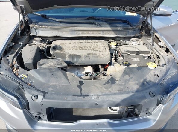 1C4PJLCB4KD485300 2019 JEEP CHEROKEE Gray Rear view